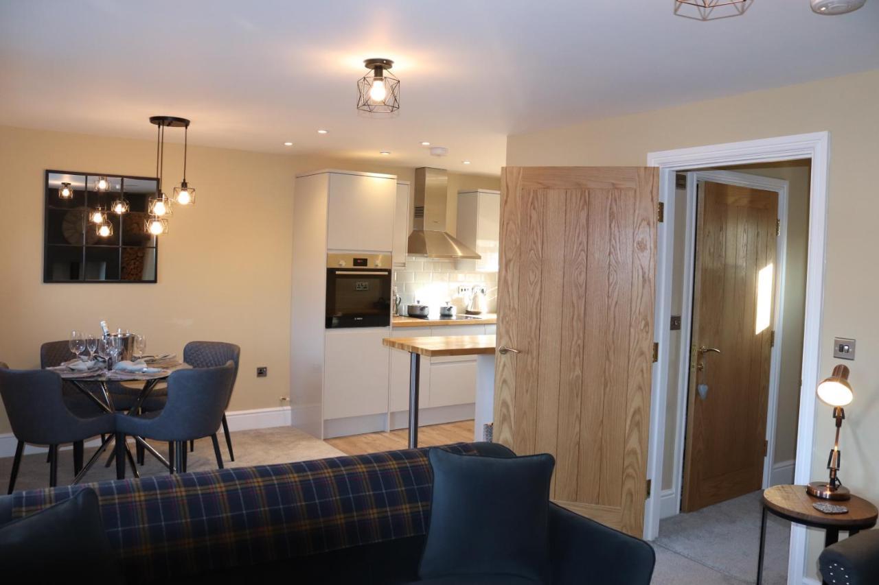 Canal View Cottage With Log Fire & Parking Blisworth Exterior photo