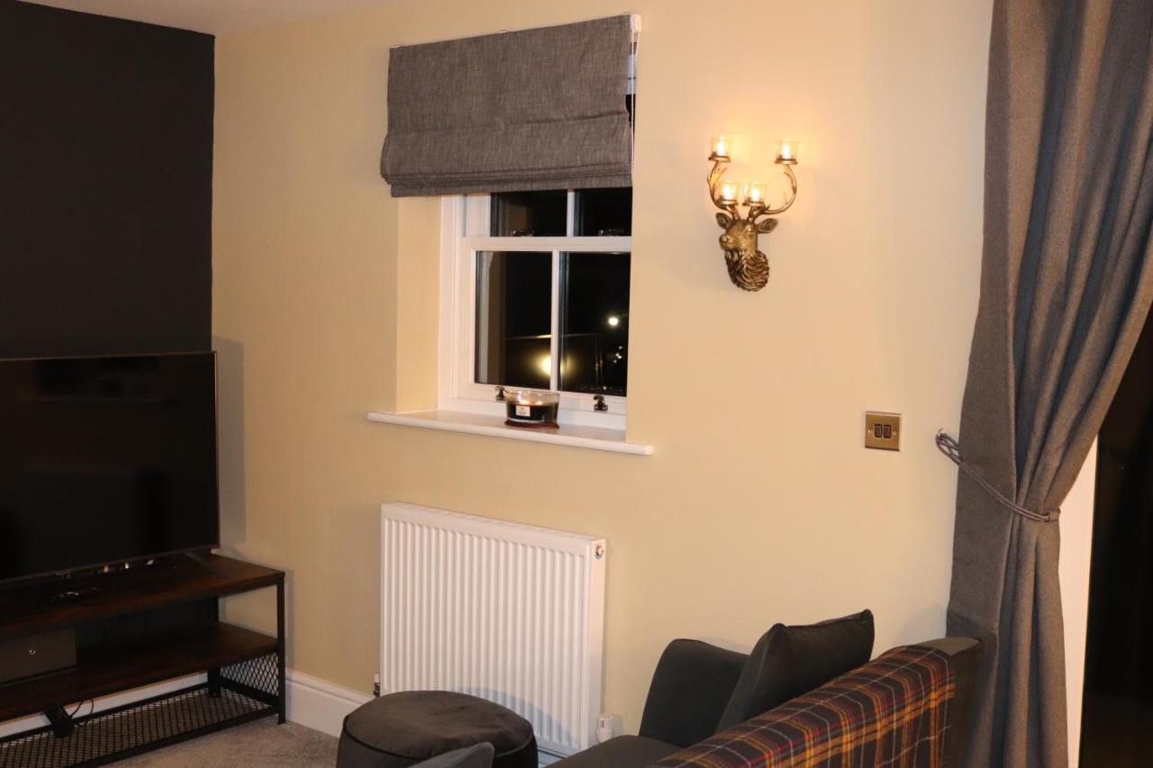 Canal View Cottage With Log Fire & Parking Blisworth Exterior photo