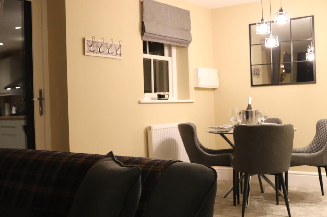 Canal View Cottage With Log Fire & Parking Blisworth Exterior photo