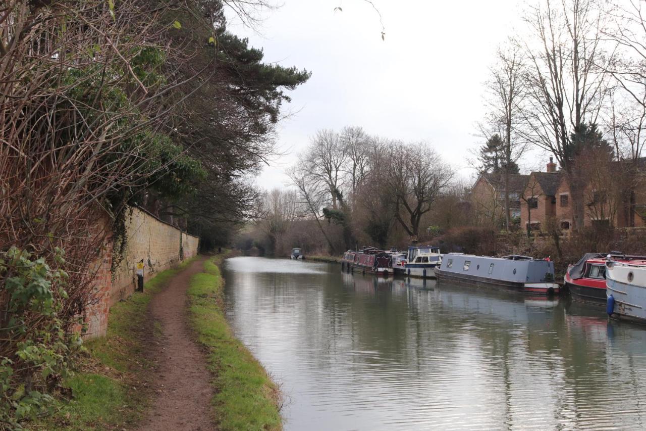 Canal View Cottage With Log Fire & Parking Blisworth Exterior photo