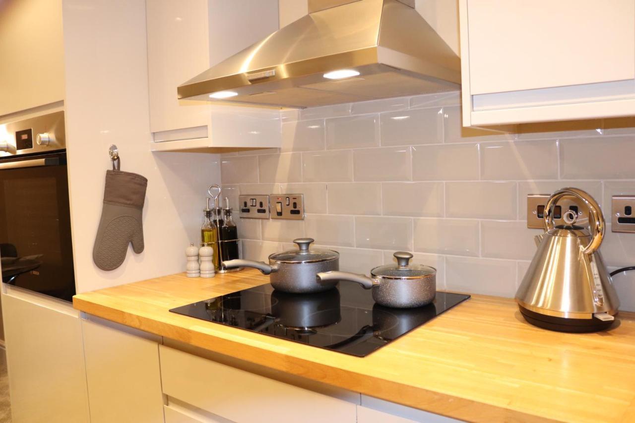 Canal View Cottage With Log Fire & Parking Blisworth Exterior photo